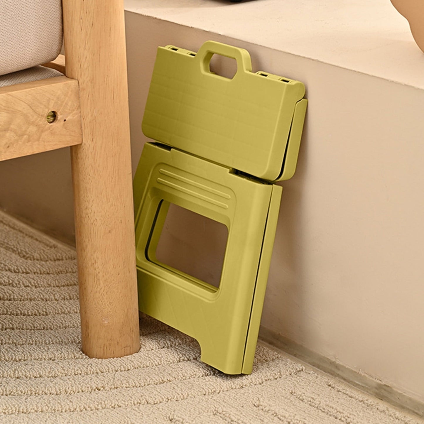 WKSCLPAI Fashion Cream Style Folding Stool, Portable Non-Slip Plastic Step Stool with Handle, Lightweight and Durable Space Saving Small Stool for Home Office Outdoor Activities, Yellow