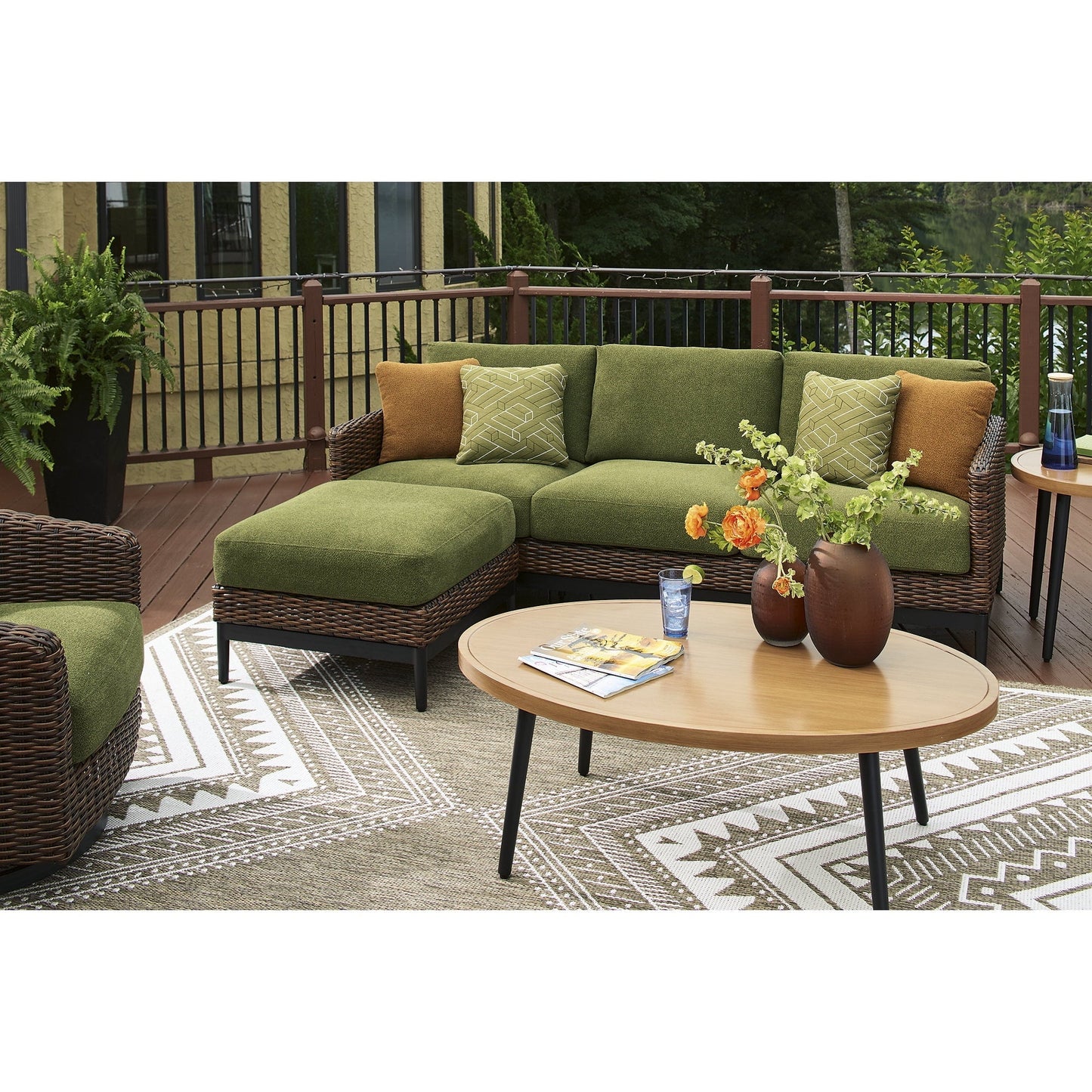 Signature Design by Ashley Horizon Hall Outdoor Coffee Table, Weather-Resistant Aluminum, Two-Tone Brown
