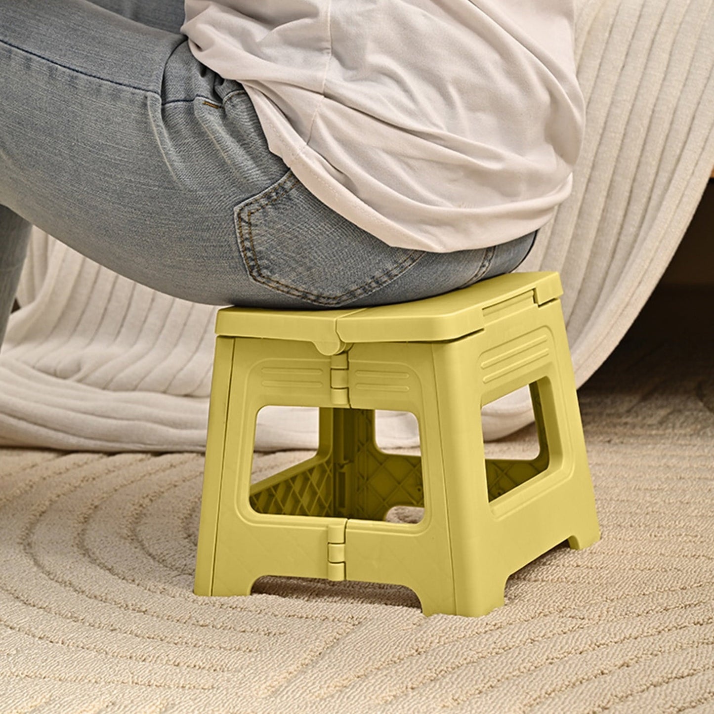 WKSCLPAI Fashion Cream Style Folding Stool, Portable Non-Slip Plastic Step Stool with Handle, Lightweight and Durable Space Saving Small Stool for Home Office Outdoor Activities, Yellow